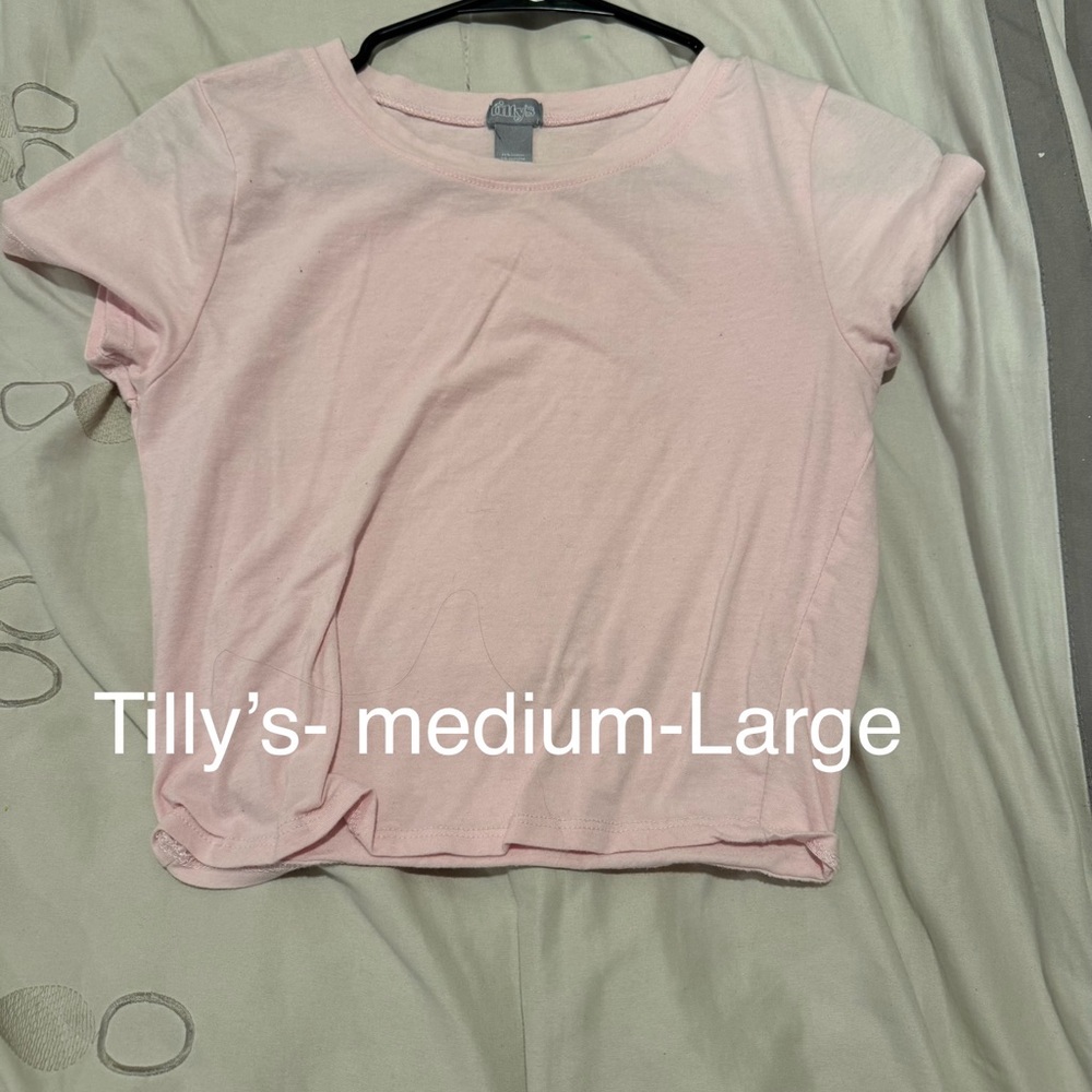 Cropped light pink top